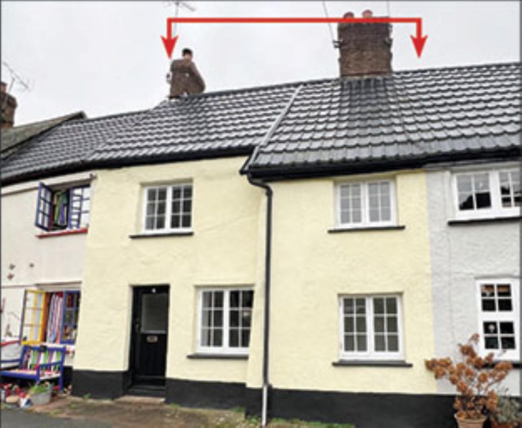 Lot: 96 - CHARACTER COTTAGE IN VILLAGE LOCATION - General view of the front of the Cottage
